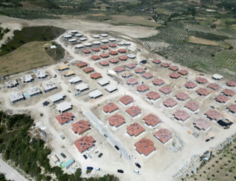 Karbeyaz’da inşa edilen 117 köy tipi afet evi eylülde teslim edilecek