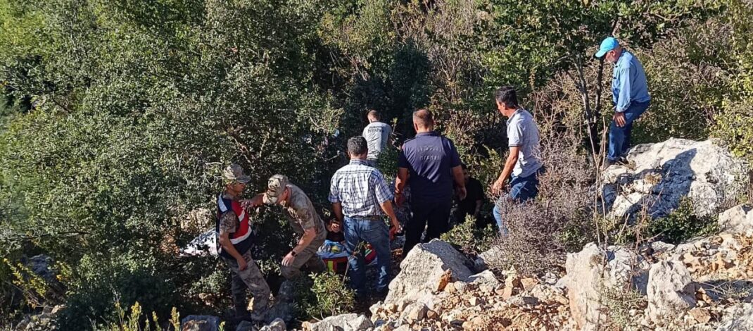 Yayladağı’nda uçuruma devrilen patpattaki 1 kişi öldü, 9 kişi yaralandı