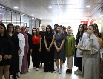Cilt bakım teknikleri kursiyerleri, başarı belgelerini ilçe protokolünden aldı