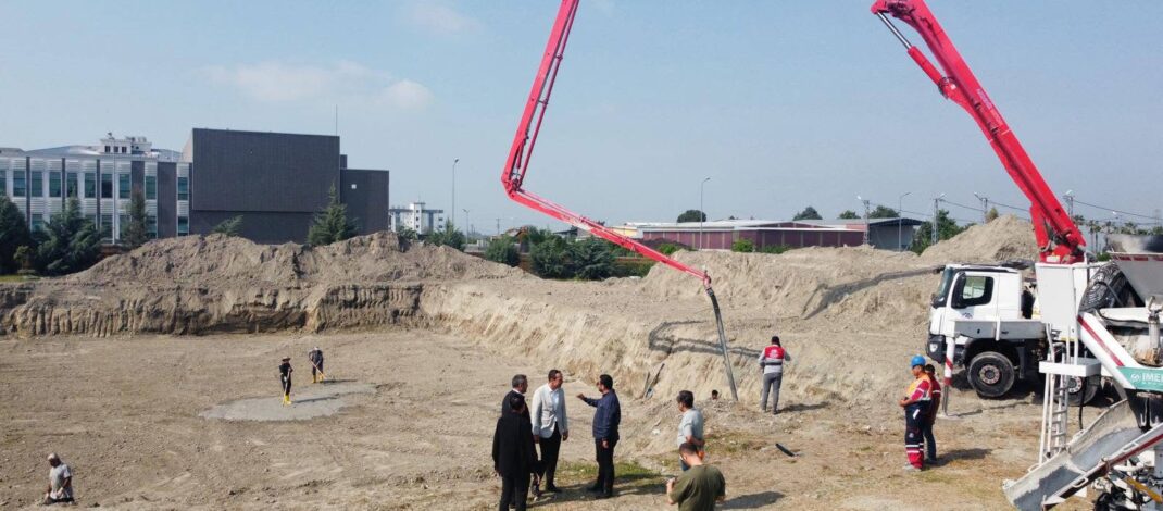 Erzin’de yarı olimpik yüzme havuzunun yapımına başlandı
