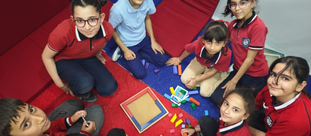 Üniversite öğrencilerinden Hatay’daki okula kütüphane desteği
