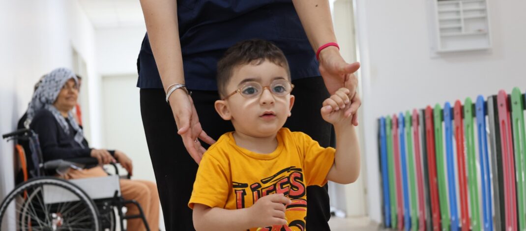 Eren bebek, ayağa kalktı