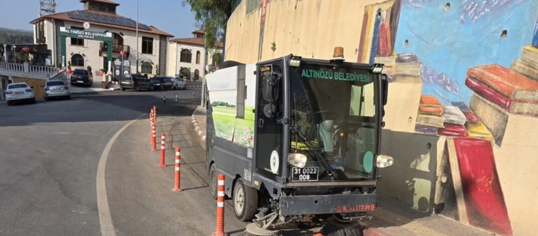 Altınözü Belediyesi Temizlik İşleri Müdürlüğü ekipleri 7-24 sahada