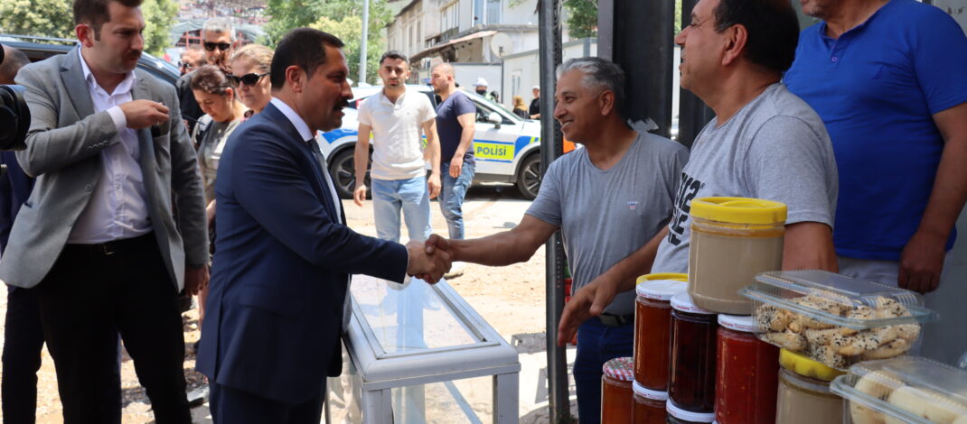 Restorasyon nedeniyle taşınacak Uzun Çarşı’da bayram yoğunluğu