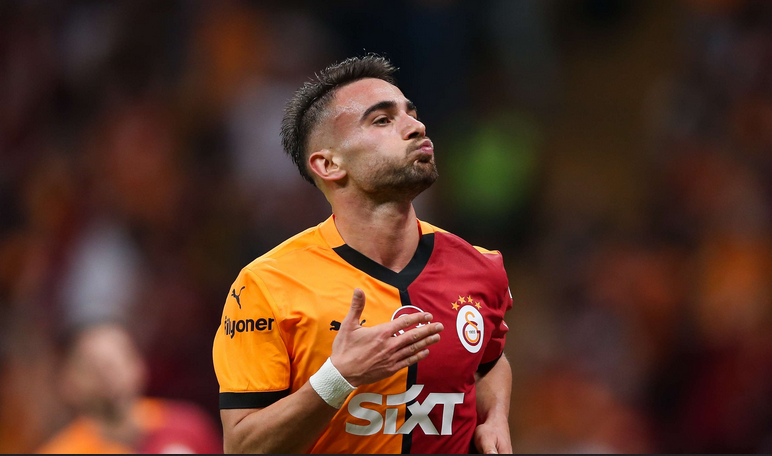 Yunus Akgün, depremzede çocukların yüzünü güldürdü