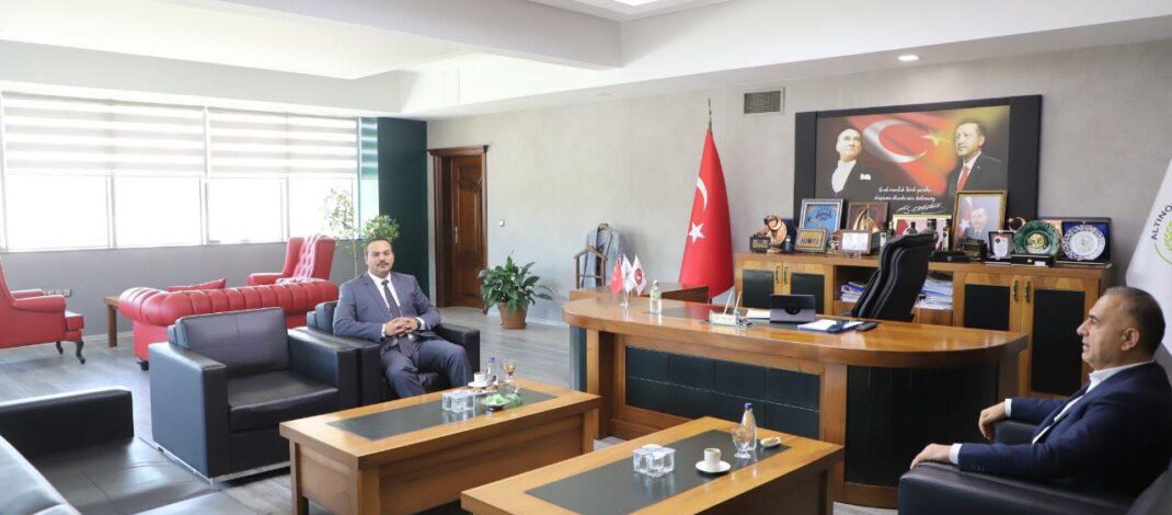 Kaymakam Şahin’den Başkan Sarı’ya iade-i ziyaret: Altınözü’nde iş birliği ve koordinasyon mesajı
