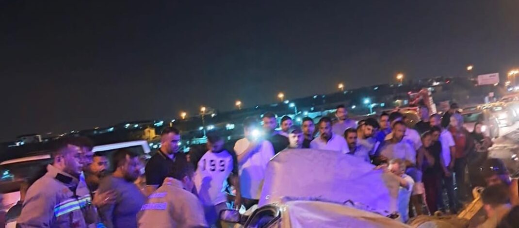 Aydınlatma direğine çarpan otomobildeki 4 kişi yaralandı