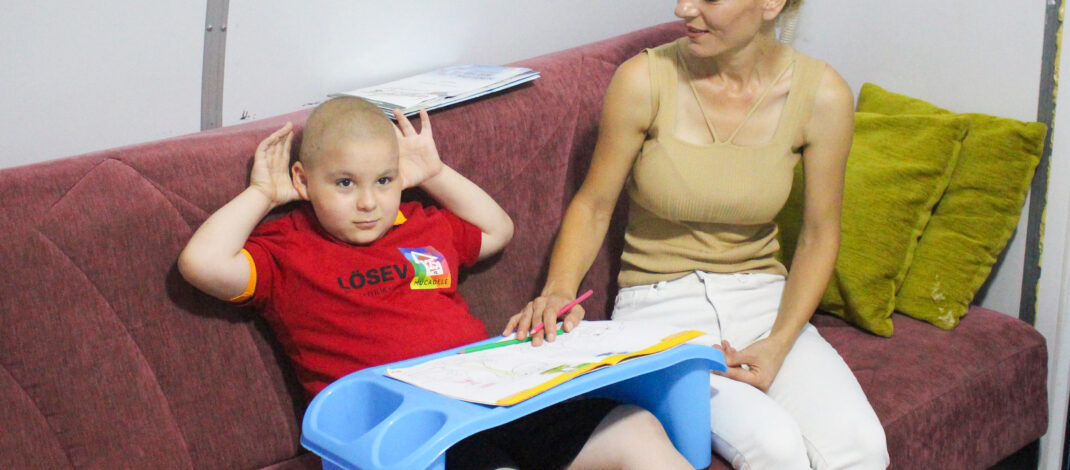 Kanserle mücadeleyi oğlunda kazanan anne kendi savaşında da galip gelmek istiyor