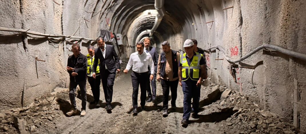 Depremlerin vurduğu Hatay’da 11,2 kilometrelik atık su tüneli inşa ediliyor