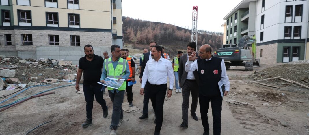 Antakya’da afet konutları ve ticaret merkezlerinin yapımı sürüyor