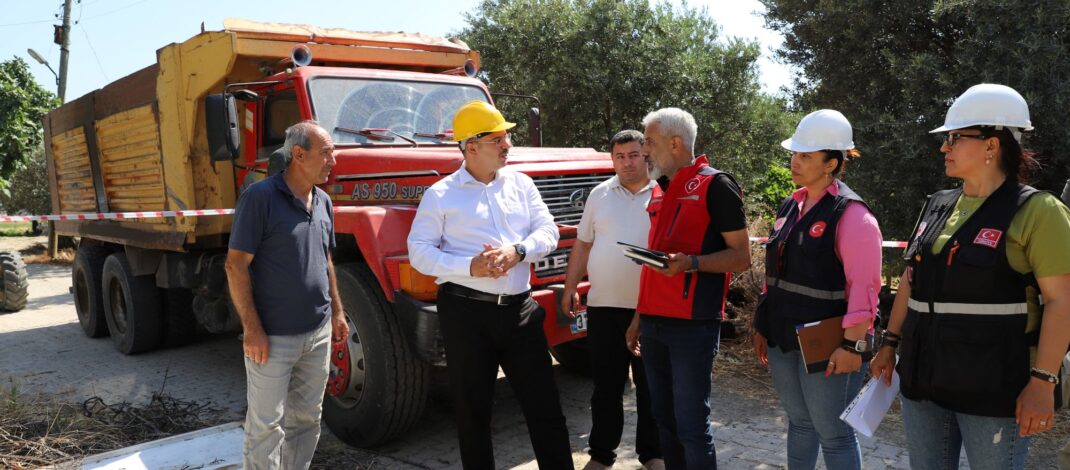 Altınözü’nde depremde hasar gören yapıların yıkım çalışmaları sürüyor