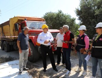 Altınözü’nde depremde hasar gören yapıların yıkım çalışmaları sürüyor