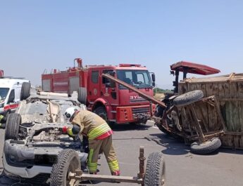 Traktörle çarpışan otomobildeki 2 kişi yaralandı