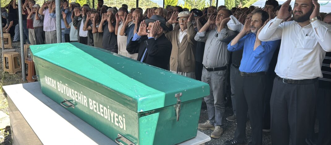 Silahla vurularak öldürülen baba ile kızının cenazeleri toprağa verildi