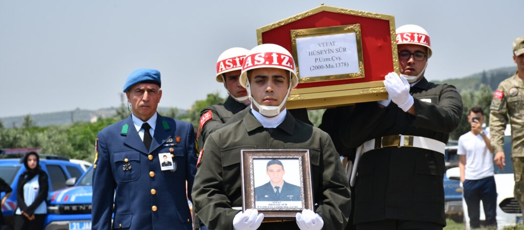 Trafik kazası sonucu hayatını kaybeden uzman çavuşun cenazesi defnedildi