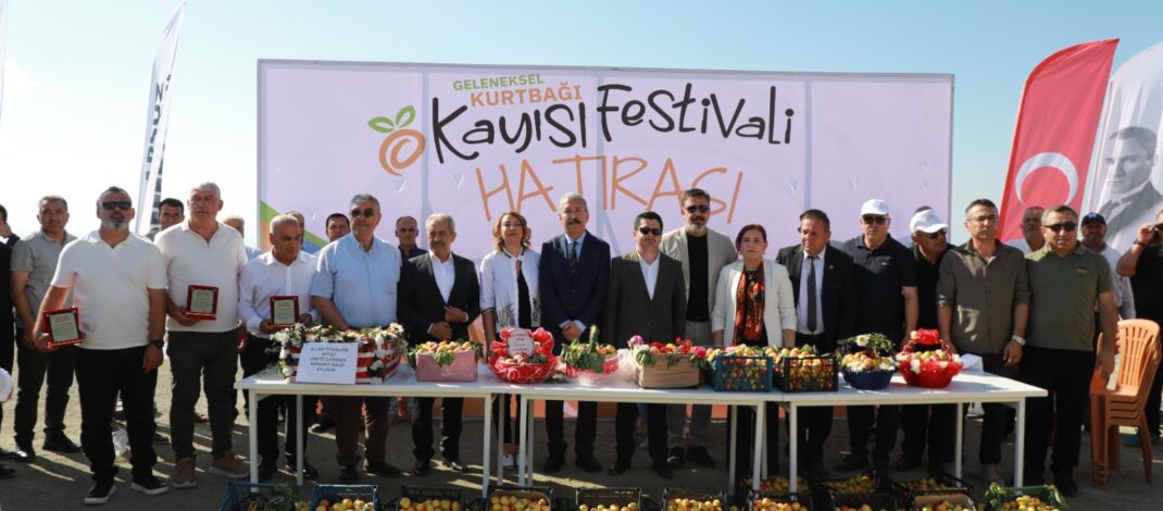 Geleneksel Kurtbağı Kayısı Festivali düzenlendi