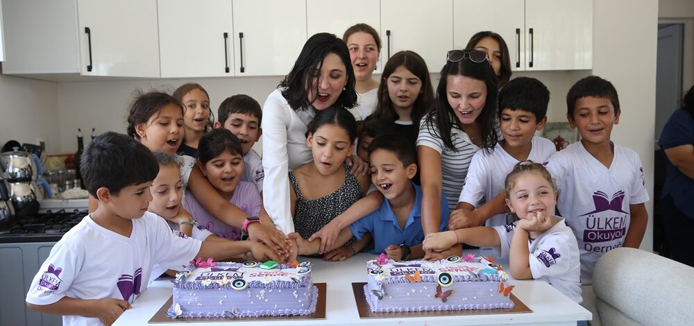Ülkem Okuyor Derneğince yaptırılan ev, depremzede aileye verildi