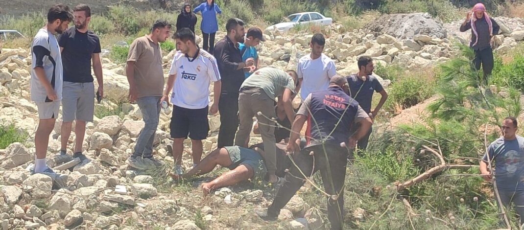 Altınözü-Antakya karayolunda bir kaza daha: Kamyon şarampole yuvarlandı