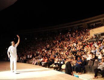 Çelik konseriyle 90’lar rüzgarı Hatay’da esti